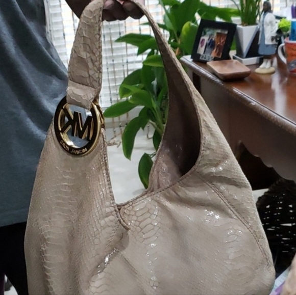 Michael Kors slouchy hobo handbag, tan. - Picture 1 of 8